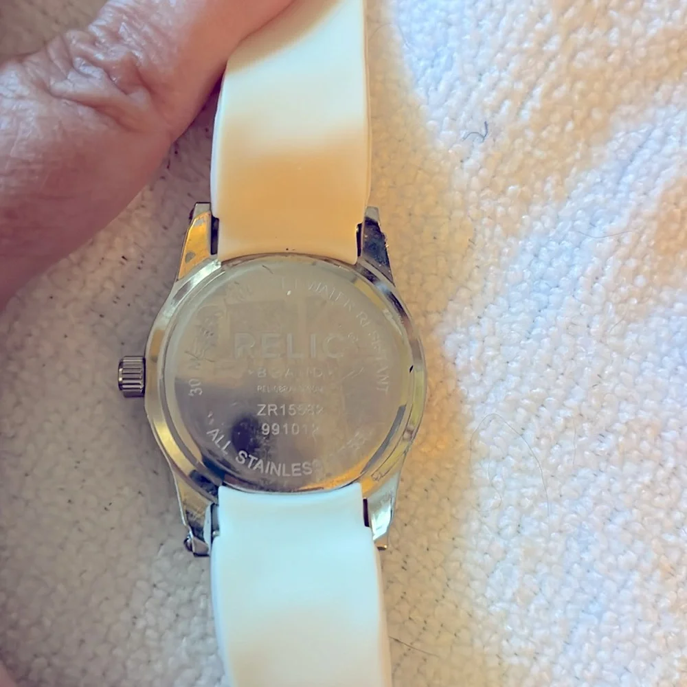 Relic brand women’s white rubber band watch. Just needs battery.